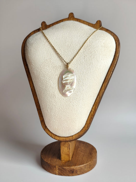 L'Inattendue — Éclat d'Écume — Collier Camée Moderne