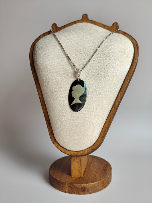 L'Inattendue — Ombre Marine— Collier Camée Moderne