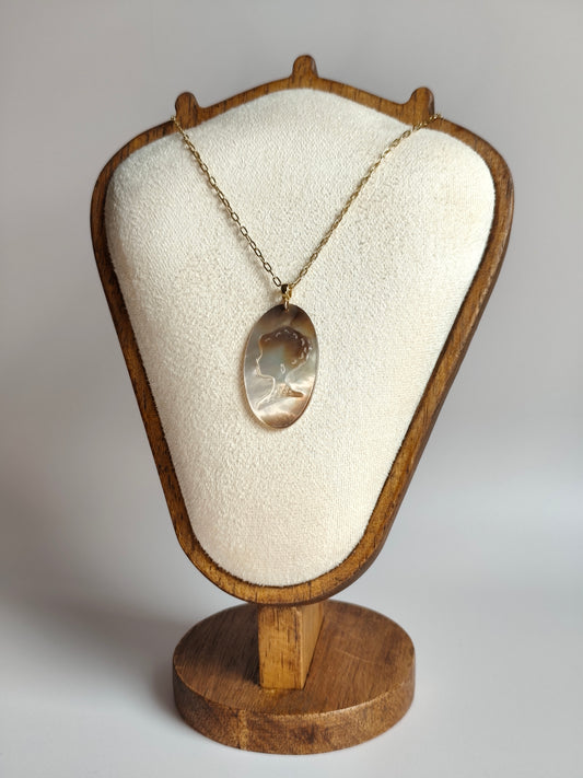 L'Inattendue — Brume d'Argent — Collier Camée Moderne