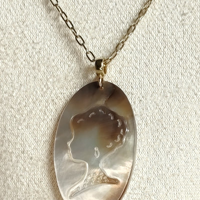 L'Inattendue — Brume d'Argent — Collier Camée Moderne