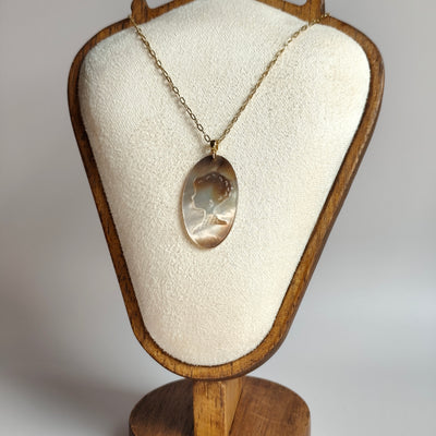 L'Inattendue — Brume d'Argent — Collier Camée Moderne