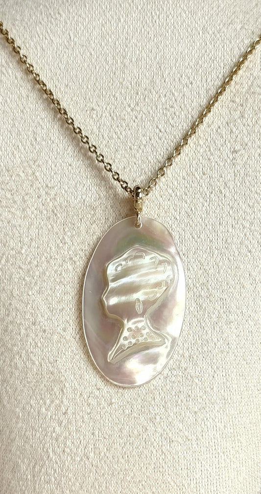 L'Inattendue — Éclat d'Écume — Collier Camée Moderne