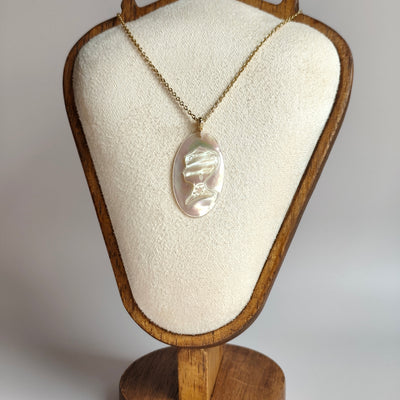 L'Inattendue — Éclat d'Écume — Collier Camée Moderne