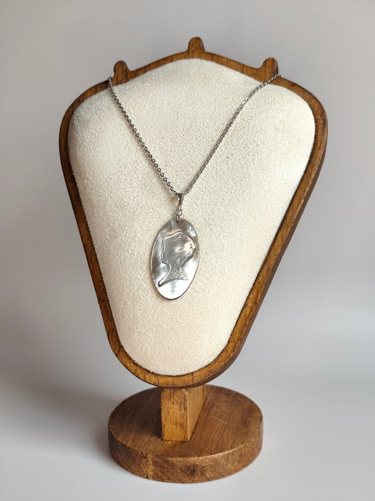 L'Inattendue — Brume d'Argent — Collier Camée Moderne