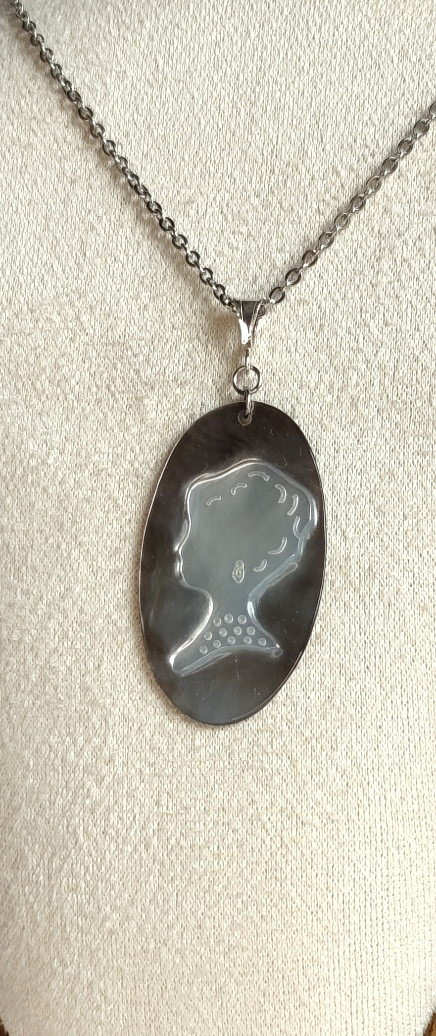 L'Inattendue — Brume d'Argent — Collier Camée Moderne