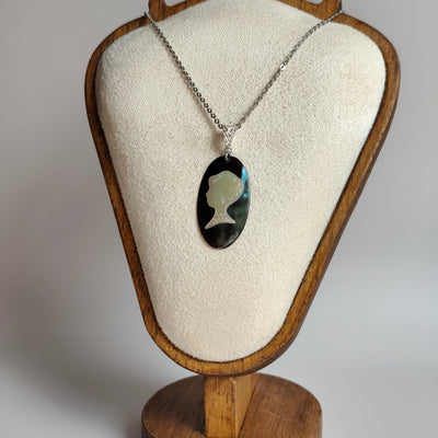 L'Inattendue — Ombre Marine— Collier Camée Moderne