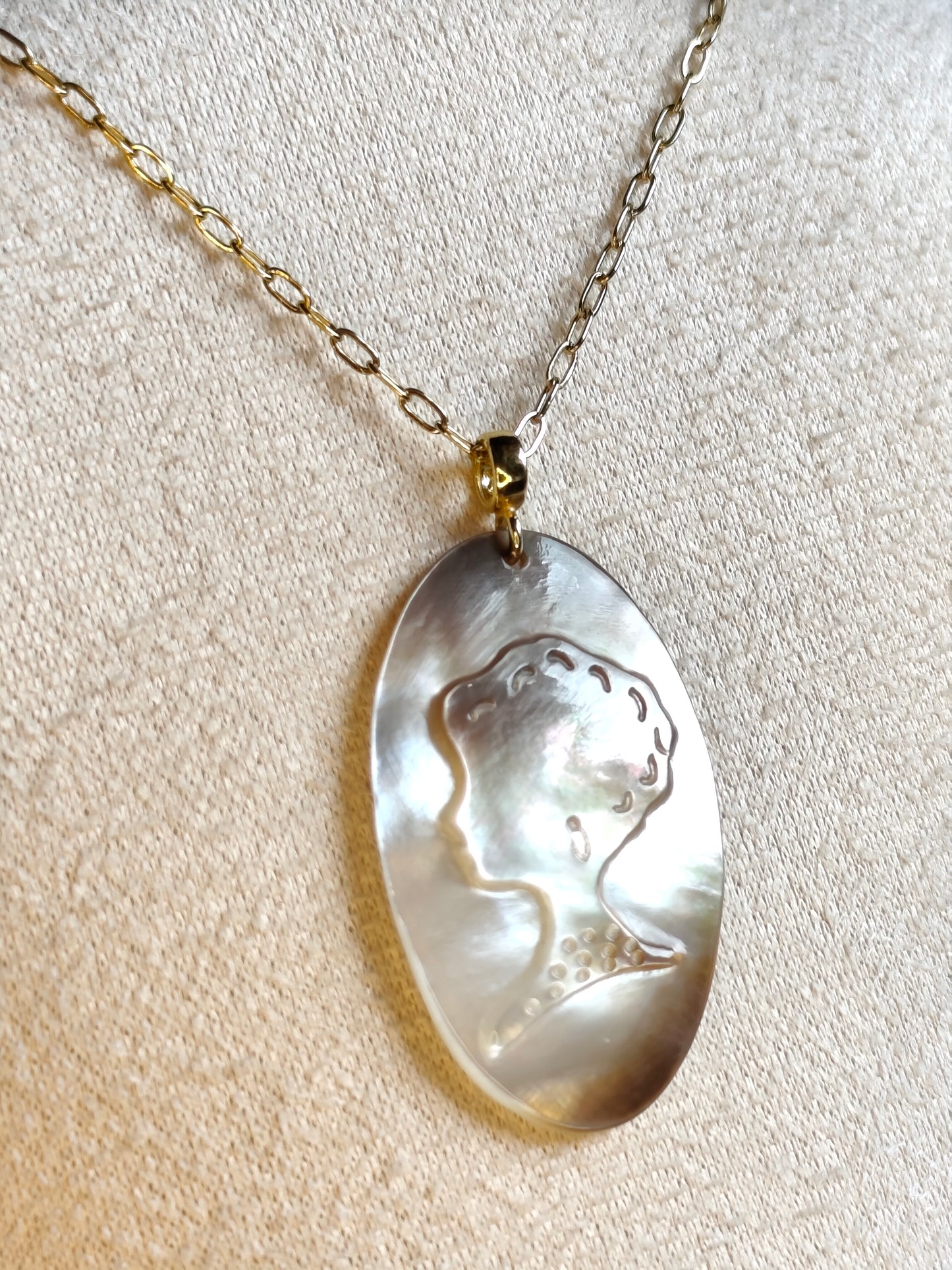 L'Inattendue — Brume d'Argent — Collier Camée Moderne
