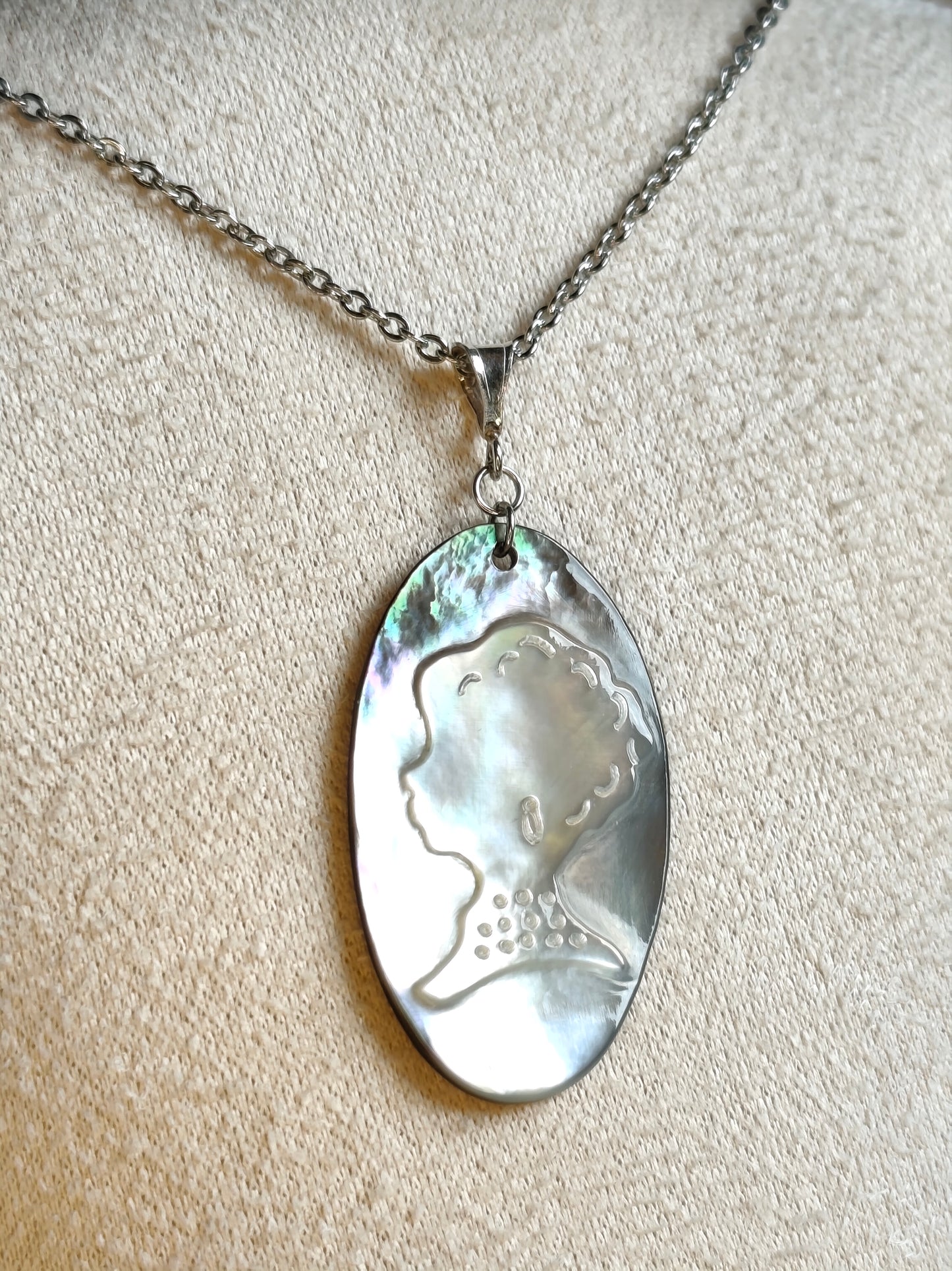L'Inattendue — Brume d'Argent — Collier Camée Moderne