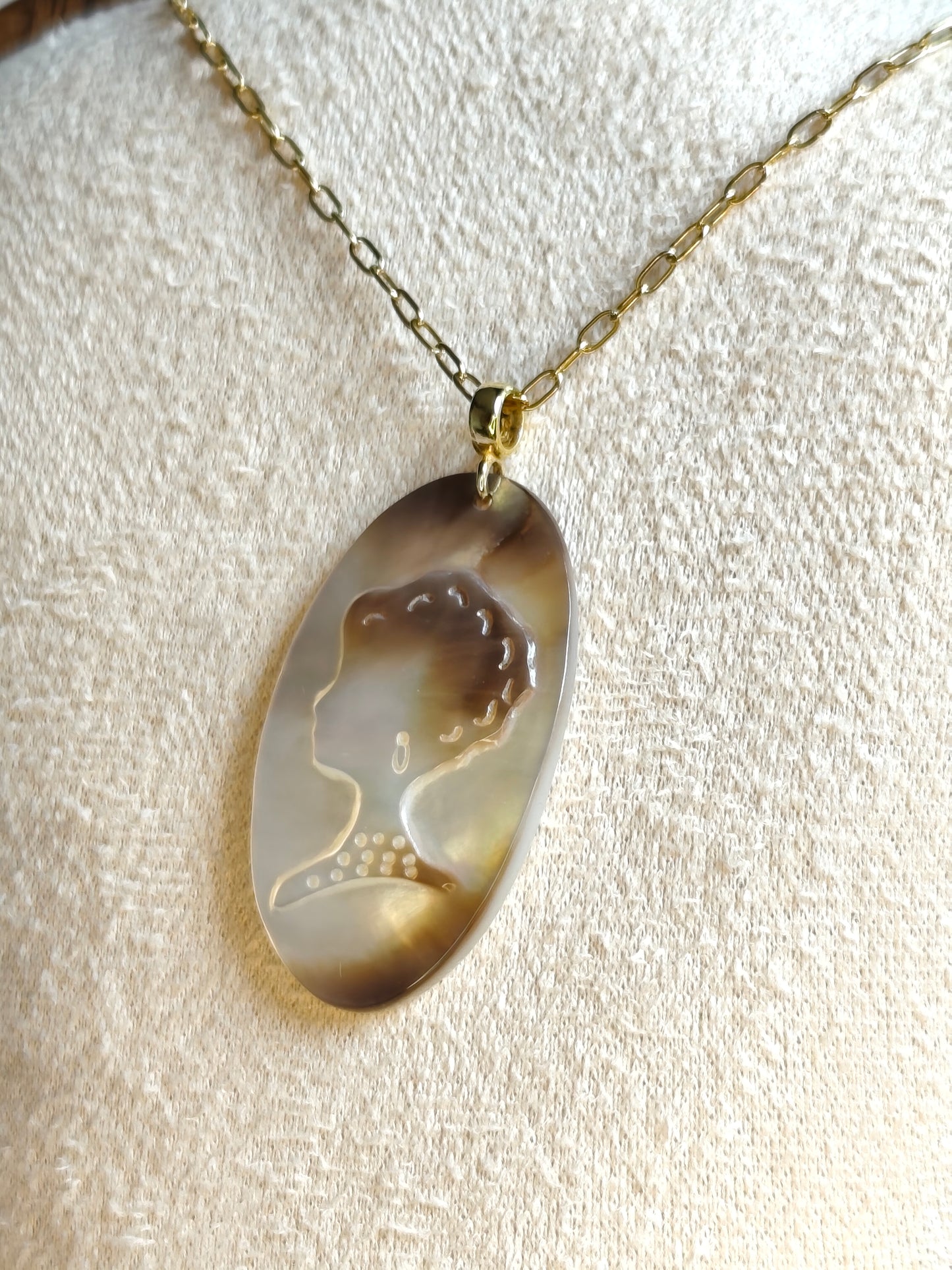 L'Inattendue — Brume d'Argent — Collier Camée Moderne