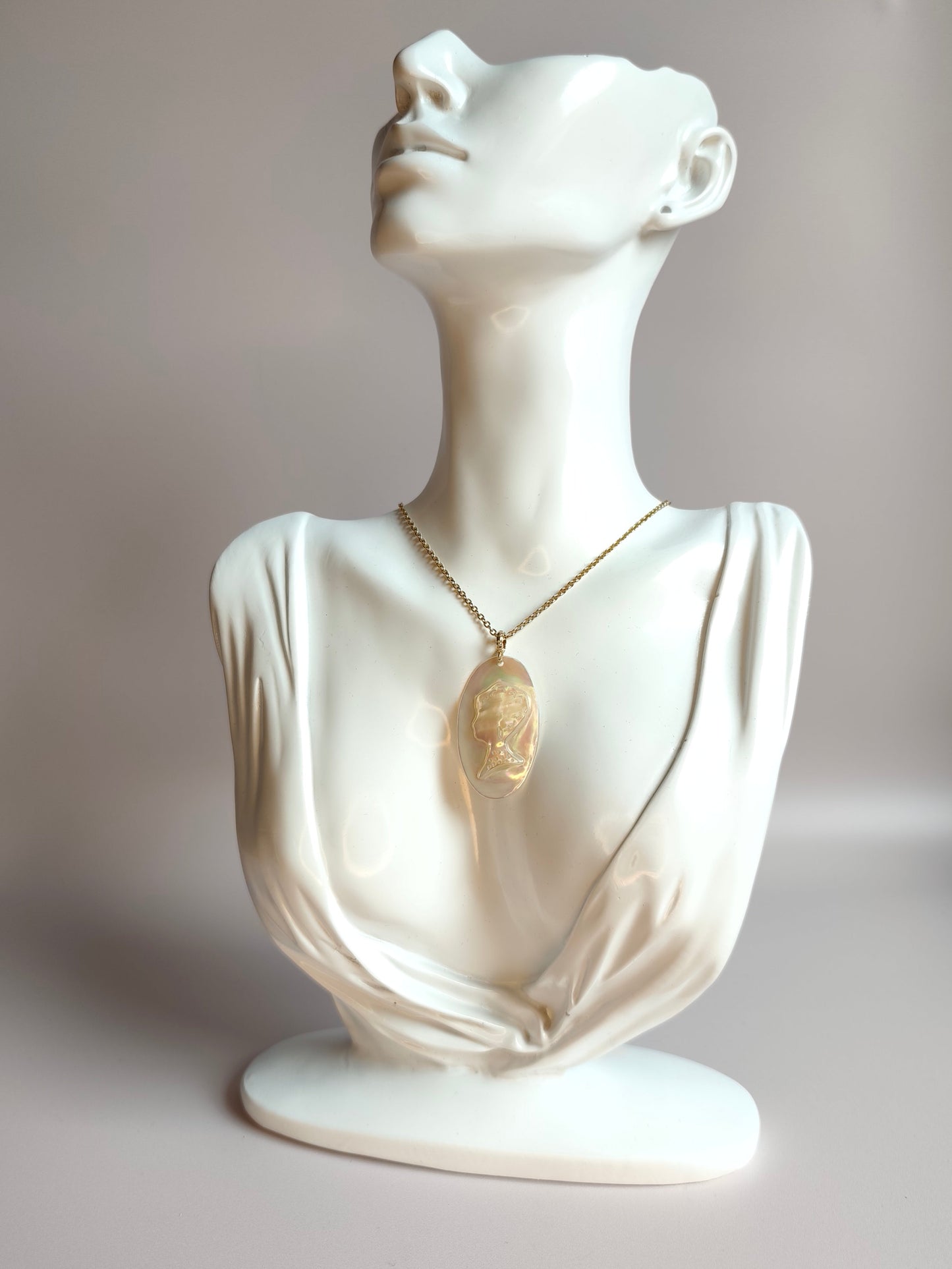 L'Inattendue — Éclat d'Écume — Collier Camée Moderne