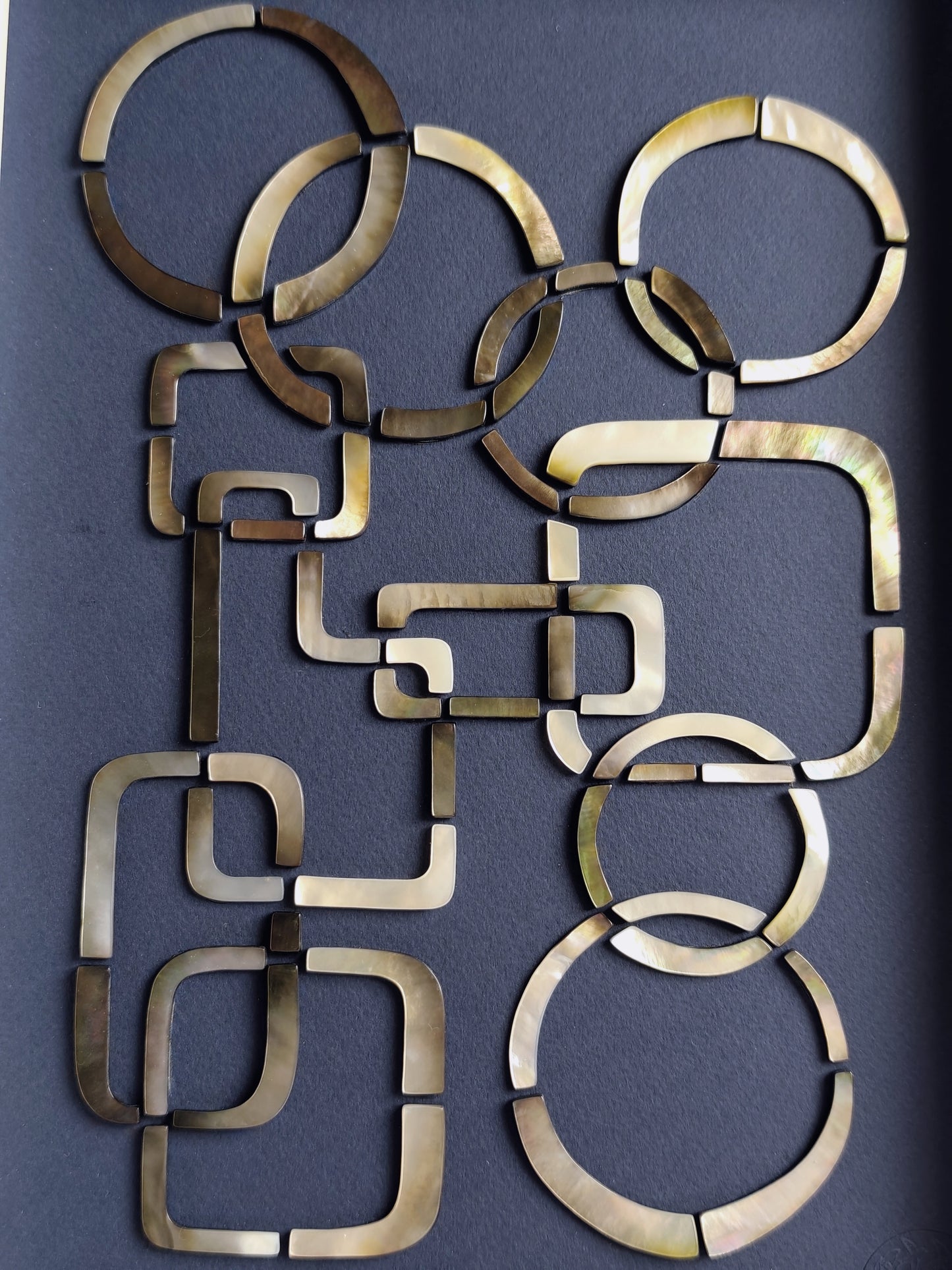 « Symbiose » – Tableau d’Art Géométrique en Nacre d’Exception