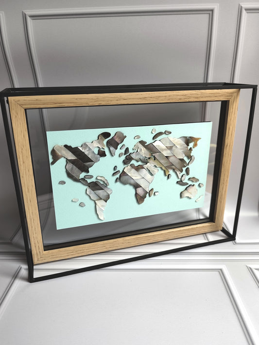 « Odyssée » – Tableau d’Art Planisphère en Nacre d’Exception et Cadre Architectural à Poser