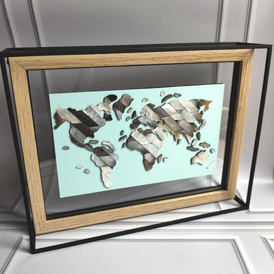 « Odyssée » – Tableau d’Art Planisphère en Nacre d’Exception et Cadre Architectural à Poser