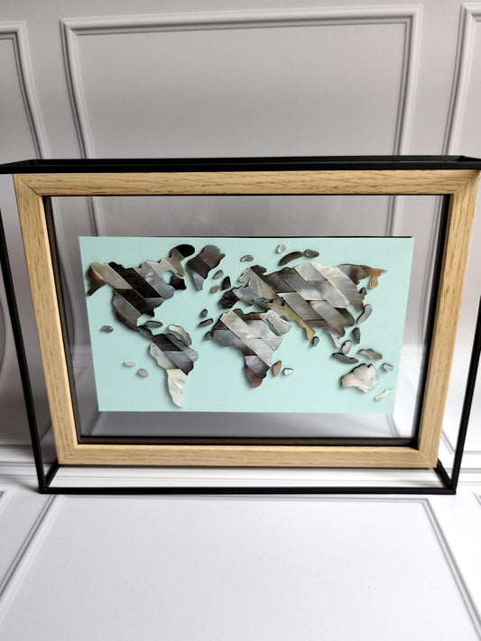« Odyssée » – Tableau d’Art Planisphère en Nacre d’Exception et Cadre Architectural à Poser