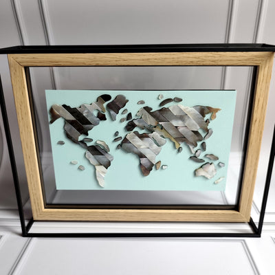 « Odyssée » – Tableau d’Art Planisphère en Nacre d’Exception et Cadre Architectural à Poser