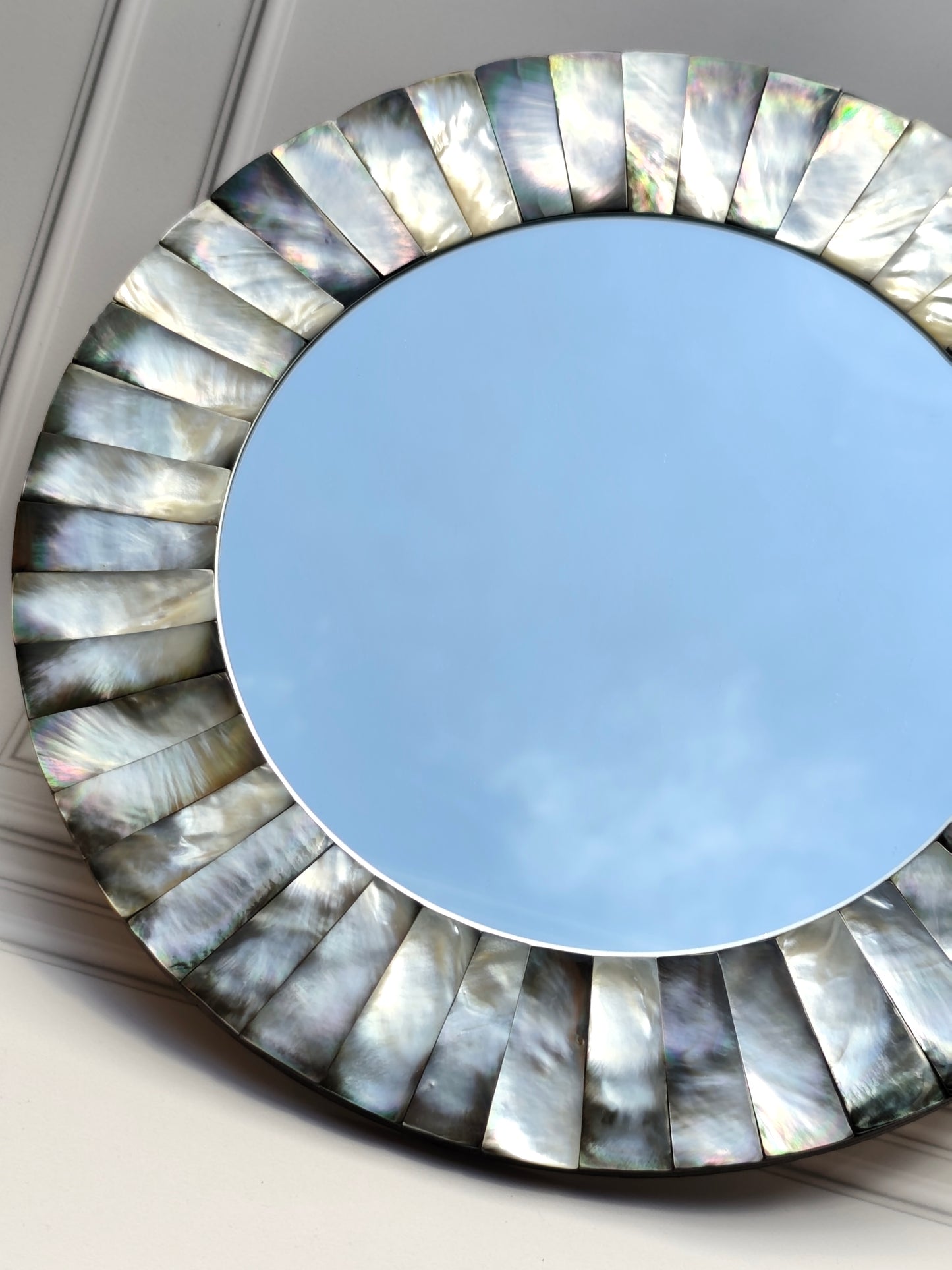 « Lumina I »– Miroir d’Art en Nacre d’Exception