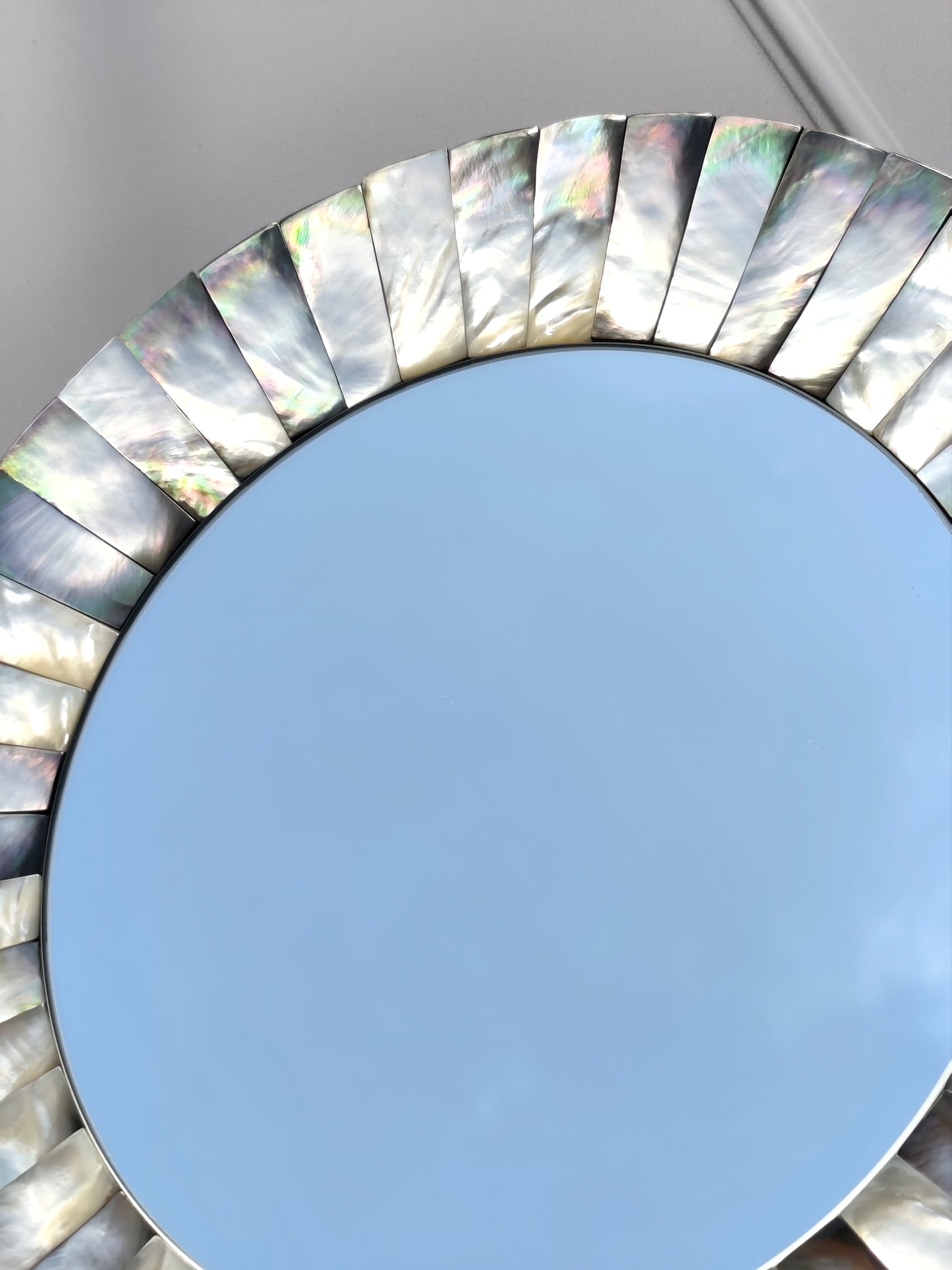 « Lumina I »– Miroir d’Art en Nacre d’Exception