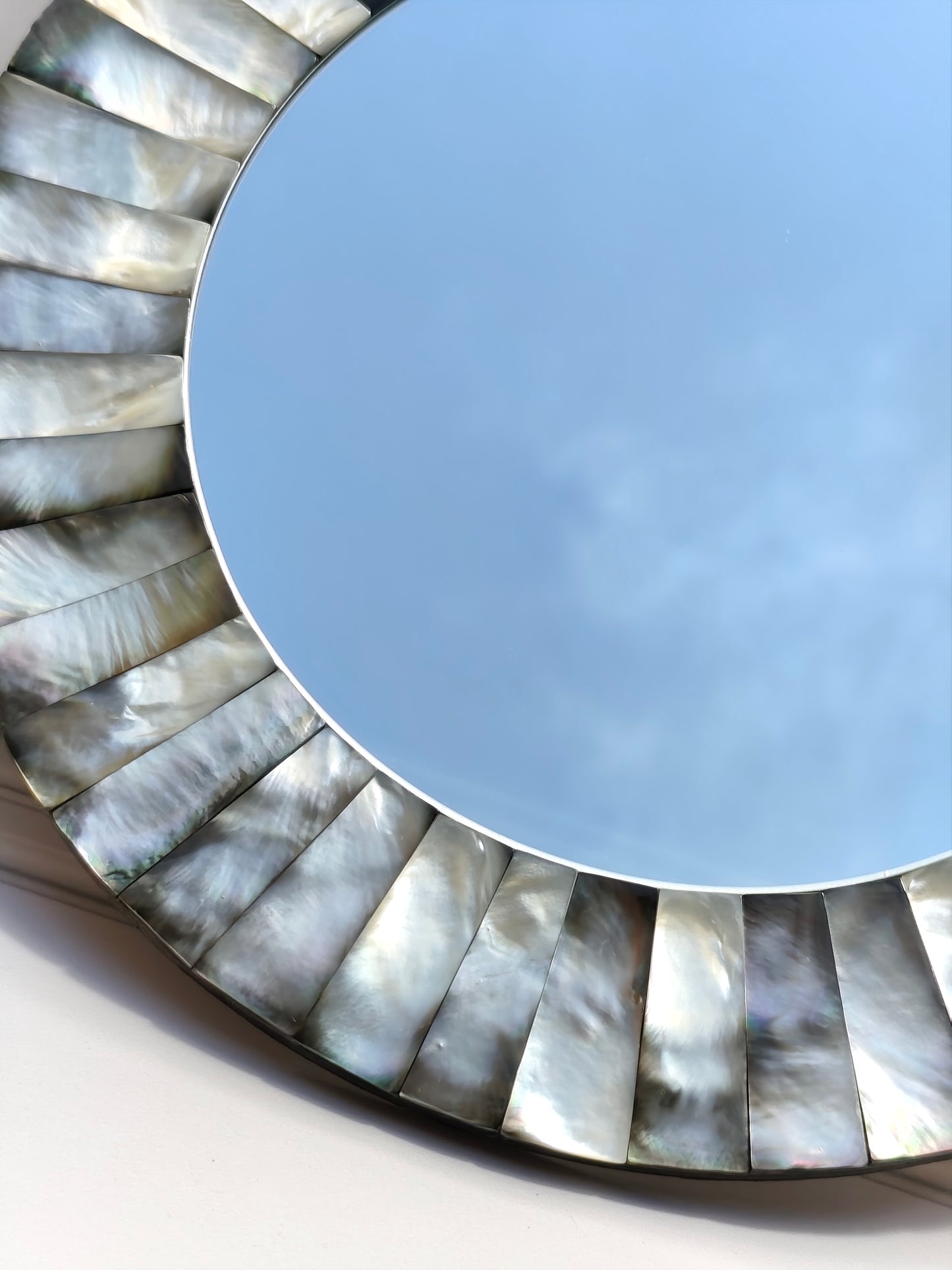 « Lumina I »– Miroir d’Art en Nacre d’Exception