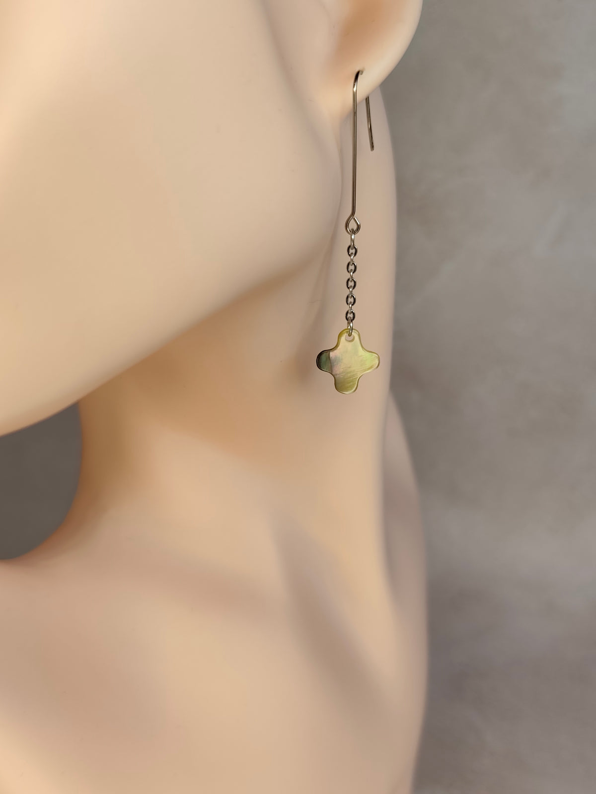 Trinité — Boucles d'oreilles Signe Pendante